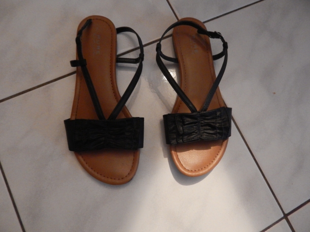 Alfred Sung flat sandals BEFORE